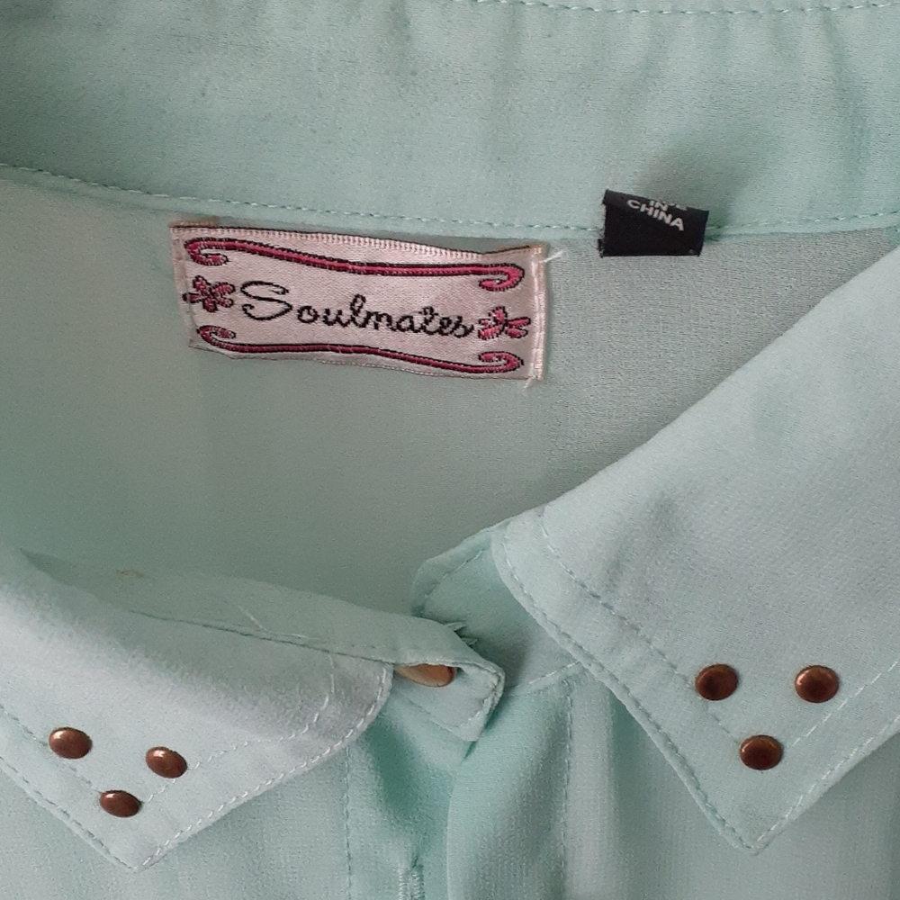Shirt - Picture 3 of 6